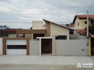 Casa a Venda em Caraguatatuba com 03 dormitórios