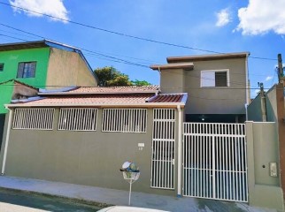 CASA (sobrado) c/ 4 dts - garagem p/ 3 carros - REFORMADA - J. América/SJC