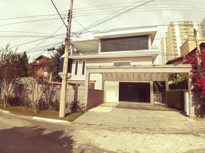 Casa em Cond. Fechado Alto Padrão J. Aquarius/SJC com 4 dts
