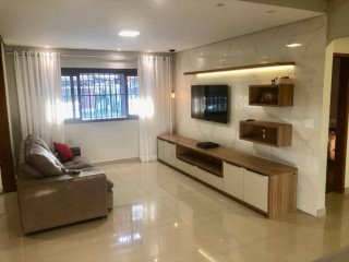 Casa totalmente reformada com 4 dts (2suites) + Edícula - Reserva do Bosque
