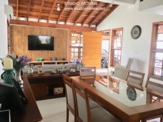 Linda Casa Alto Padrão muito bem localizada, no Sumaré