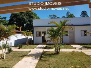 Casa Nova dentro de Condomínio Fechado com 02 dorms.
