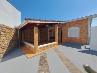 Casa na Região Central de Caraguatatuba
