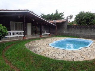 CASA NA PRAIA MARTIM DE SÁ com terreno de 700m² - Oportunidade