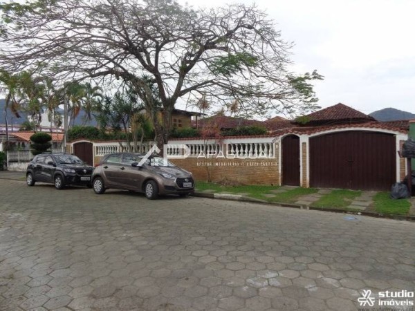 CASA TÉRREA COM 4 SUITES PRAIA MARTIM DE SÁ