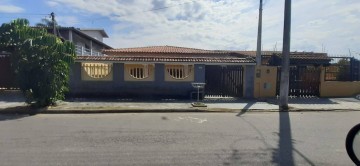 Casa com edícula perto da praia no Jardim Britania