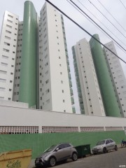 Apartamento de 2 dts ( 1 suite ) em Prédio Pé-Na-Areia