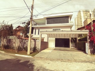 Casa em Cond. Fechado Alto Padrão J. Aquarius/SJC com 4 dts