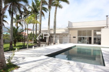 Casa térrea, terreno com mais de 1000m² frente mar no Porto Novo, 5 suítes!