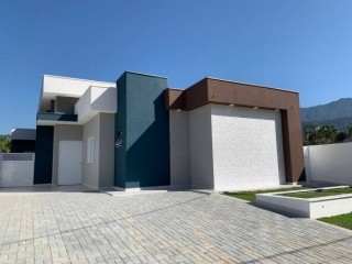 Casa NOVA- Piscina e Área Gourmet no Condomínio Mar Verde- Caraguá