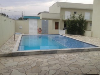 Excelente Casa com 2 suítes em Condomínio em Caraguatatuba