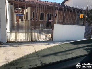 CASA COM EDÍCULA MUITO BEM LOCALIZADA NO JARDIM CALIFÓRNIA