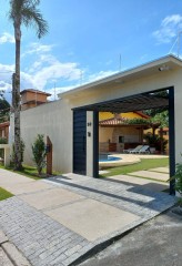 Belíssima Casa com Área Gourmet e Piscina à150m praia Capricórnio
