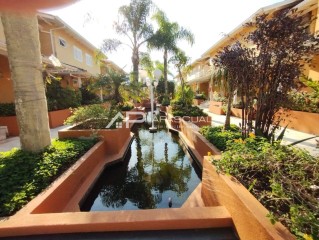 Casa 3 dormitórios (2 suites) PÉ NA AREIA em Cond. Fechado - Capricórnio