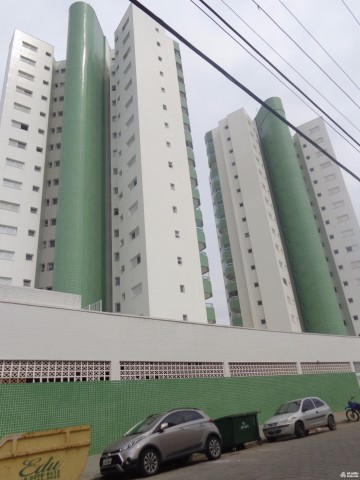 Apartamento de 2 dts ( 1 suite ) em Prédio Pé-Na-Areia