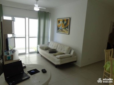 Apartamento em Prédio Frente Mar