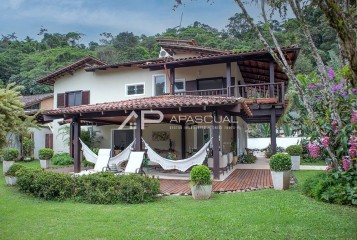 Casa 5 dormitórios - Condomínio pé na areia - Praia da Cocanha