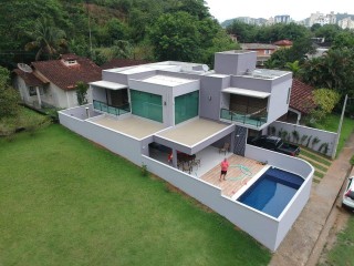 Linda Casa em Condomínio Fechado na Praia Martim de Sá