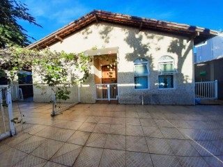 Casa térrea de esquina em terreno de 277m2  no Jardim das Indústrias/SJC