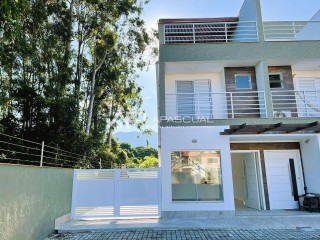 Sobrado NOVO tipo triplex a 100m da praia com spa- Cond Fechado -Massaguaçú