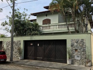 Casa com 6 dts (2 suites) - a 100m da Praia do Indaiá - Caraguatatuba
