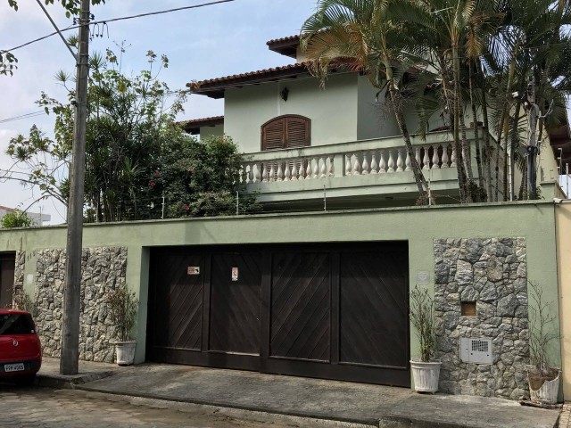 Casa com 6 dts (2 suites) - a 100m da Praia do Indaiá - Caraguatatuba