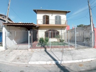 Casa com 3 dts + edícula  em lote inteiro - Jardim da Granja - SJCampos