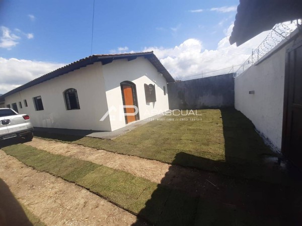 Casa térrea com 04 dormitórios - Oportunidade em Caraguá