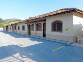 Casa com 03 dormitórios Pronta para Morar em Condomínio