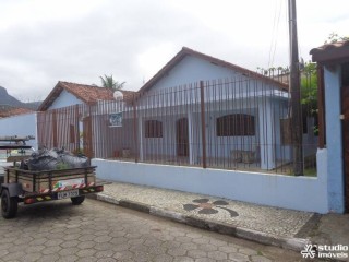 Excelente Casa com 04 dormitórios localizada no Indaiá