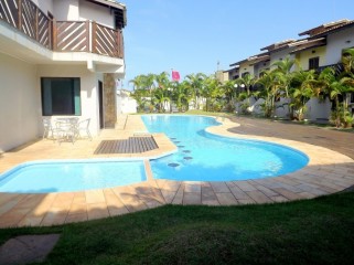 Casa em Condomínio Fechado com piscina no bairro do Indaiá - Caraguatatuba