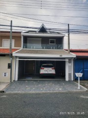 Lindíssima Casa c/ 3 dts ( 1 suite ) - Residencial Bosque dos Ipês/SJC